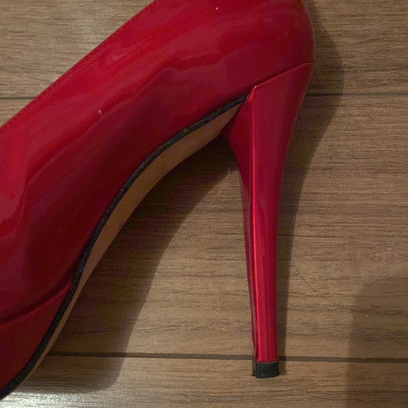 Stuart Weitzman patent leather pumps - excellent condition - Picture 6 of 8